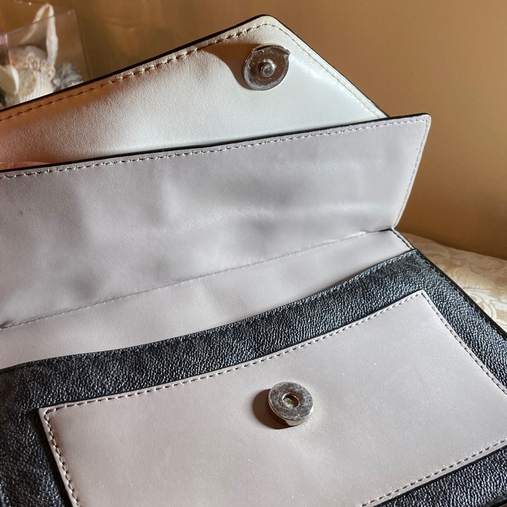 Michael Kors LUDLOW, blk & gray signature Satchel,Envelope style , very nice! - Picture 6 of 16